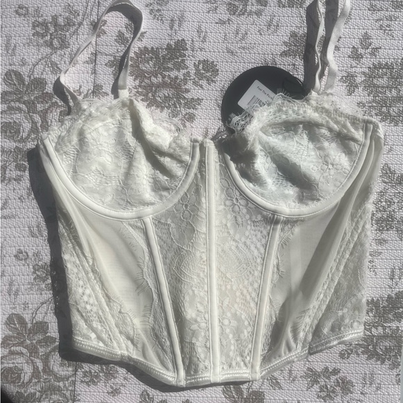 White fox white lace corset size small - Picture 3 of 6